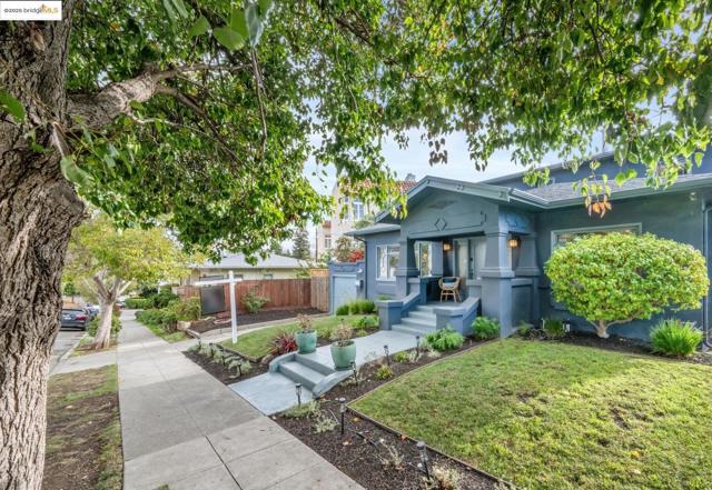 919 Mckinley Ave, Oakland CA: https://media.crmls.org/mediaz/13a1d1aa-0065-44ee-9168-b0895a6f2f3c.jpg