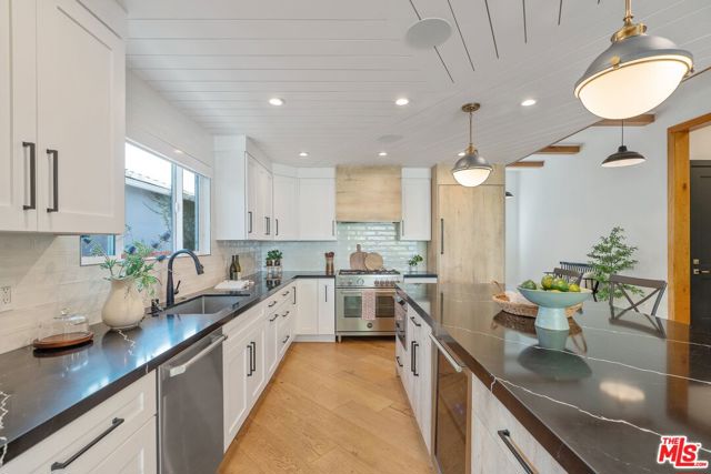 5522 Buffalo Avenue, Sherman Oaks CA: https://media.crmls.org/mediaz/13a1e6d7-7172-4e6a-9809-ed88191261a9.jpg