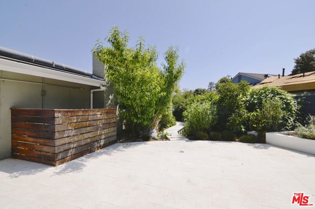9342 Debra Avenue, North Hills CA: https://media.crmls.org/mediaz/13a1f4eb-9613-4def-bc52-9bc54fc8fbd3.jpg