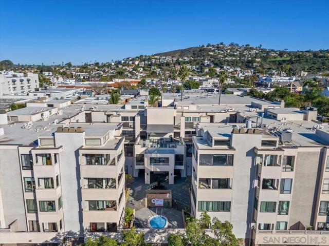 7550 Eads Ave, La Jolla CA: https://media.crmls.org/mediaz/13a26e8d-d09c-4f6c-b965-03ae7b471fc2.jpg