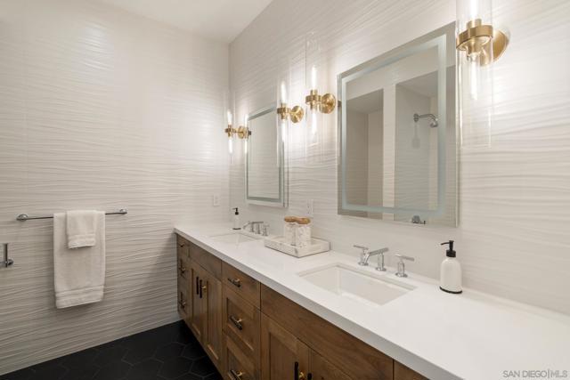 464 Westbourne St, San Diego CA: https://media.crmls.org/mediaz/13a3f023-983a-45ba-9dd9-f9beb18e1367.jpg
