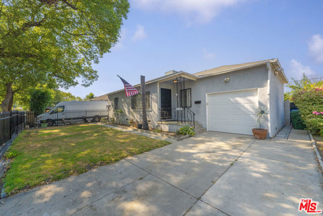 8056 Wakefield Avenue, Panorama City CA: https://media.crmls.org/mediaz/13a48230-8f06-43c4-b3f8-4c83f12f6ce8.jpg