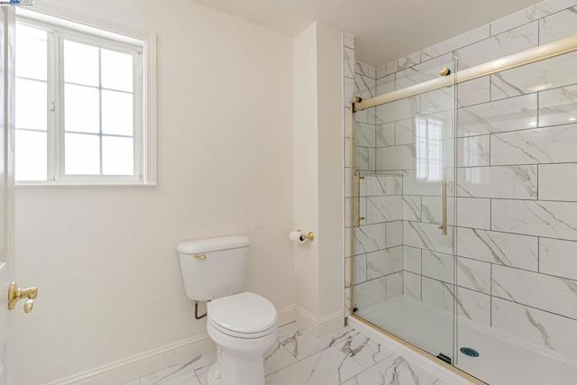 2940 Somerset Ave, Castro Valley CA: https://media.crmls.org/mediaz/13a51032-03aa-444a-8981-ad8e16abd917.jpg