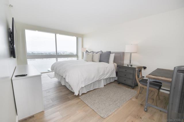 1710 Avenida Del Mundo, Coronado CA: https://media.crmls.org/mediaz/13a5134b-509a-4c94-88af-15062bc29f88.jpg
