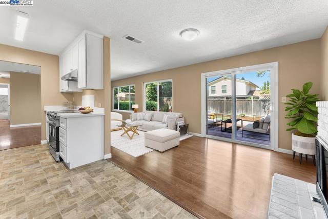 4754 Zinnia Ct., Livermore CA: https://media.crmls.org/mediaz/13a51370-567b-4fda-bc78-94fa5c847070.jpg