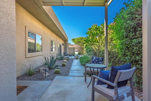 38 Pine Valley Drive, Rancho Mirage CA: https://media.crmls.org/mediaz/13a5286e-09b9-435d-abec-4a09001582cd.jpg