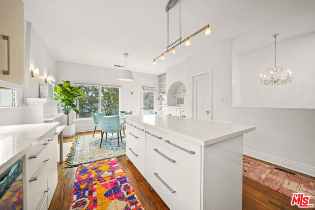 236 S 5th Avenue, Venice CA: https://media.crmls.org/mediaz/13a5a370-859c-47a9-8516-65f3e6405753.jpg