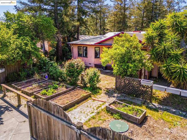 75 Fremont Dr., Sonoma CA: https://media.crmls.org/mediaz/13a5fd1b-c499-465f-a139-48085c729863.jpg