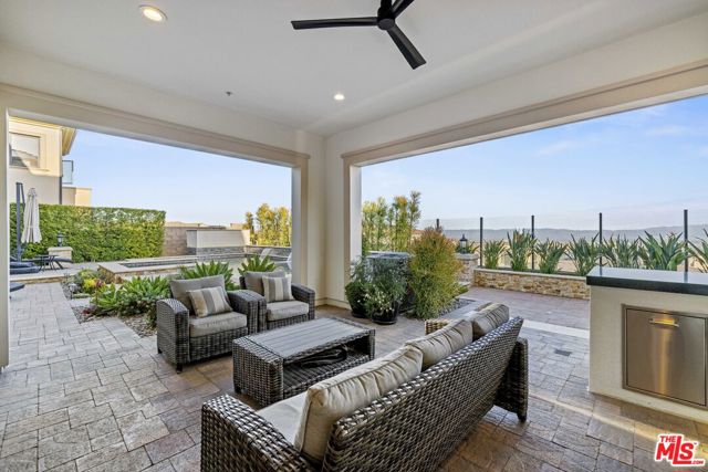 20162 W Cromwell Way, Porter Ranch CA: https://media.crmls.org/mediaz/13a63224-c773-4a48-b72a-0be30ca7c640.jpg