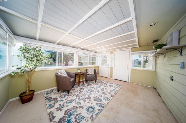 Image 30 of 52 For 4636 Serra Ave