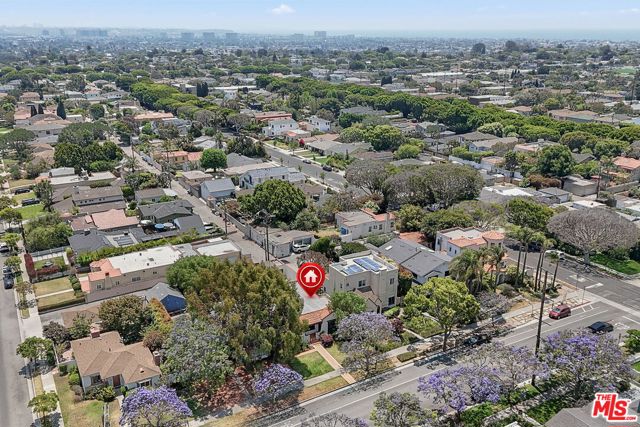 2218 Pearl Street, Santa Monica CA: https://media.crmls.org/mediaz/13a73255-472f-4b28-90d8-94181ee00741.jpg