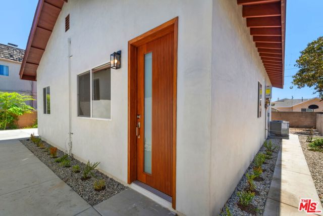 120 W Ellis Avenue, Inglewood CA: https://media.crmls.org/mediaz/13a7c04d-8b9f-40da-ac66-f960c4d8e842.jpg