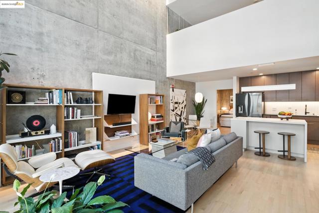 311 Oak St, Oakland CA: https://media.crmls.org/mediaz/13a85ce5-48e6-4da5-adc7-3be196bcba8e.jpg