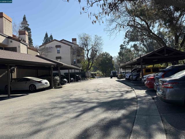 320 N Villa Way, Walnut Creek CA: https://media.crmls.org/mediaz/13a8e6f4-5a89-4c6c-9358-d33561681ee5.jpg