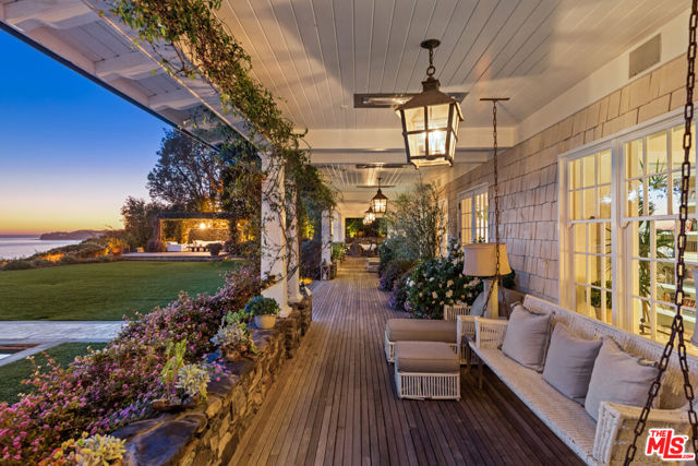 27540 Pacific Coast Highway, Malibu CA: https://media.crmls.org/mediaz/13a93233-f1a0-4b01-a151-9f3ceb737637.jpg