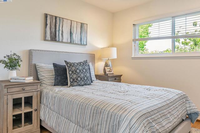 947 Crane Ave, Foster City CA: https://media.crmls.org/mediaz/13a95ee8-c8dd-4515-a471-b0562807e43a.jpg