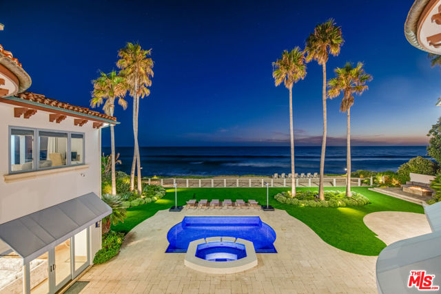 31272 Broad Beach Road, Malibu CA: https://media.crmls.org/mediaz/13aa29b4-fcd3-4564-80b5-a0a6aabeffa3.jpg