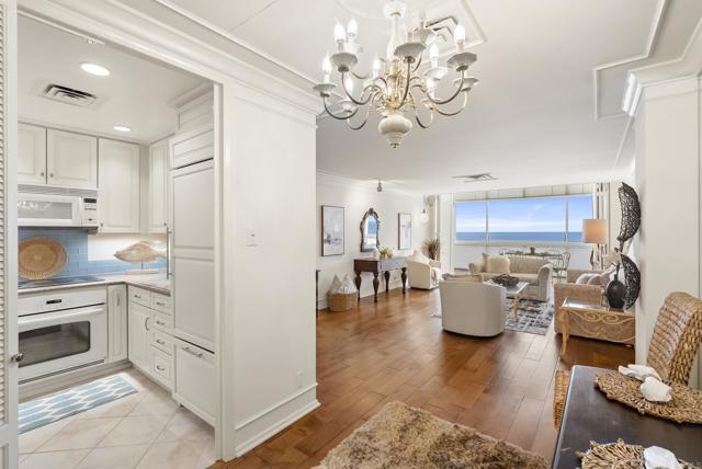 939 Coast Boulevard, La Jolla CA: https://media.crmls.org/mediaz/13aaa566-0b7f-4d75-9e9b-d2fb47c3ccf2.jpg