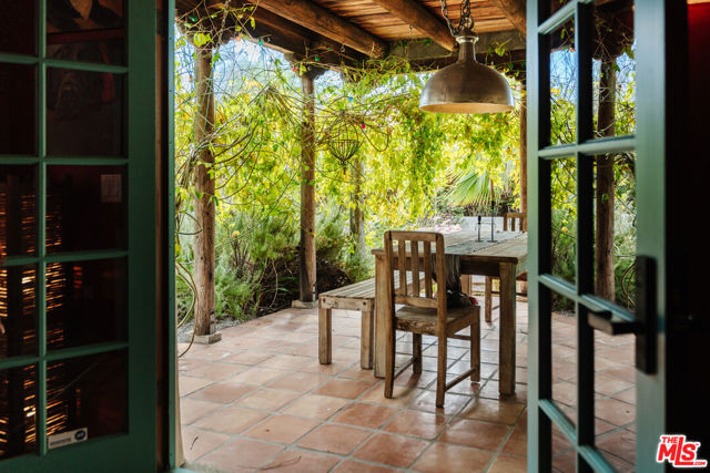 2865 Marquette Drive, Topanga CA: https://media.crmls.org/mediaz/13aae835-ea36-4713-ae57-1c8b18b13e39.jpg