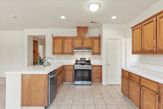 1446 Nottingham Circle, Los Banos CA: https://media.crmls.org/mediaz/13aaf815-e47f-4cb6-b72e-9f1f2b2657c0.jpg