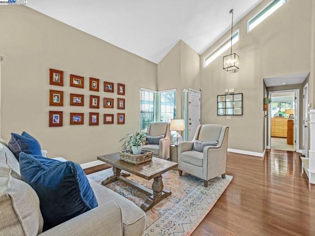 8043 Crossridge Rd, Dublin CA: https://media.crmls.org/mediaz/13aafad4-ecec-4f90-88b0-1e05098e81ae.jpg
