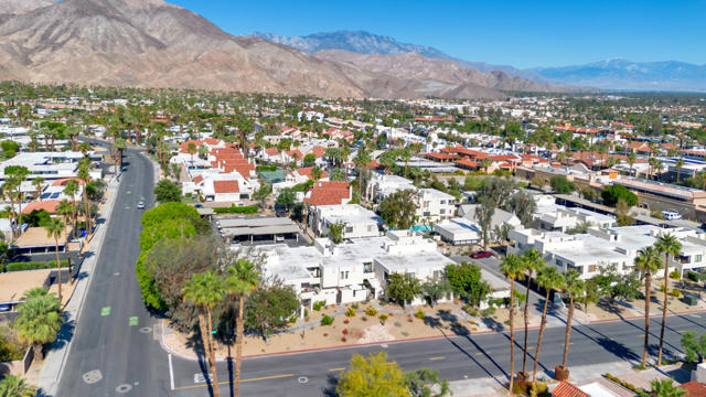 45451 Lupine Lane, Palm Desert CA: https://media.crmls.org/mediaz/13abfcd8-c324-45ab-8f2b-b1e942ea2398.jpg