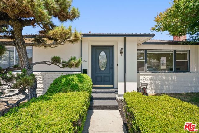 12127 Juniette Street, Culver City CA: https://media.crmls.org/mediaz/13ac177c-4a78-4c80-9603-6d8fcbe77004.jpg