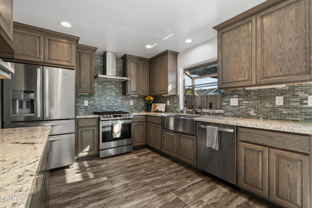 Detail Gallery Image 2 of 31 For 2630 Raft Ln, Oxnard,  CA 93035 - 3 Beds | 2 Baths