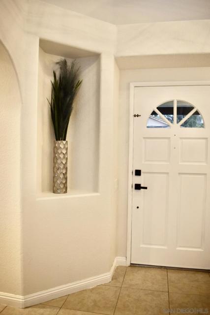 2206 Luz Way, Oceanside CA: https://media.crmls.org/mediaz/13acecae-b3cf-45d7-b3e7-8adfde15d742.jpg
