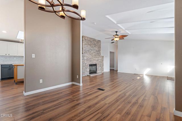 Detail Gallery Image 9 of 38 For 157 Keats Cir #157,  Ventura,  CA 93003 - 3 Beds | 2 Baths