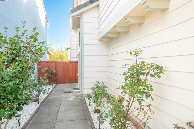 Image 1 of 33 For 15822 Devonwood Way