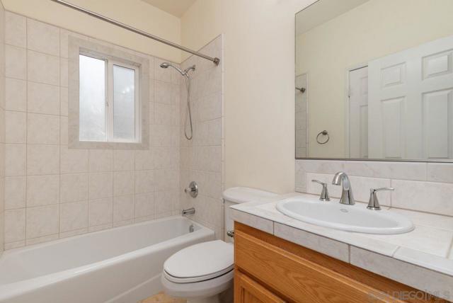 13222 Whitewater Dr, Poway CA: https://media.crmls.org/mediaz/13ae21fb-db48-4275-8702-a3e0c612cc06.jpg