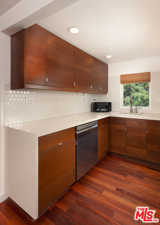 2108 Tavern Trail, Los Angeles CA: https://media.crmls.org/mediaz/13ae231b-89a8-42a5-9e14-35e5d53b5ede.jpg