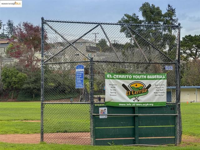 1000 Navellier St, El Cerrito CA: https://media.crmls.org/mediaz/13ae7076-ebf0-4edc-b7d4-6c0416fee05b.jpg