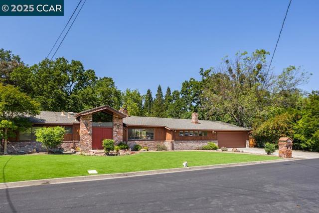 216 Castle Glen Rd, Walnut Creek CA: https://media.crmls.org/mediaz/13ae9d52-28ae-4931-8090-5673f76d13fc.jpg