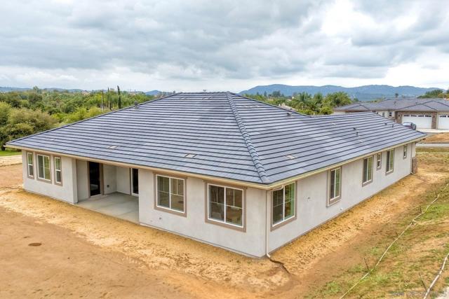 29527 Viking View Ln, Valley Center CA: https://media.crmls.org/mediaz/13aed048-5aa8-4d6a-be6e-588a4c1dc98a.jpg