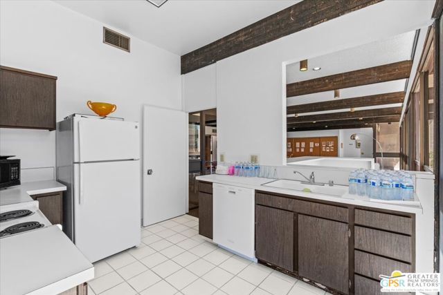 2696 S Sierra Madre, Palm Springs CA: https://media.crmls.org/mediaz/13af19c6-4c3b-474f-a8a5-a42b633aed0e.jpg