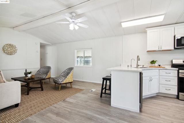 301 Alcott Ct, Bethel Island CA: https://media.crmls.org/mediaz/13afdfcf-7bd2-45e7-abd6-d180fb1184fa.jpg