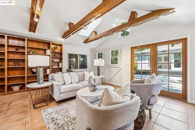 1708 Derby St, Berkeley CA: https://media.crmls.org/mediaz/13b04dc5-164a-4f6f-aa76-c3005daea9f8.jpg