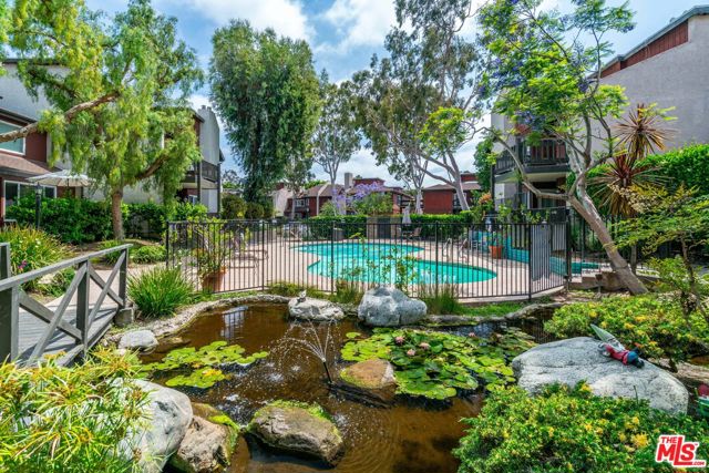 4939 Maytime Lane, Culver City CA: https://media.crmls.org/mediaz/13b1420e-f4e7-463c-a8f1-ebcc1ef65ea3.jpg