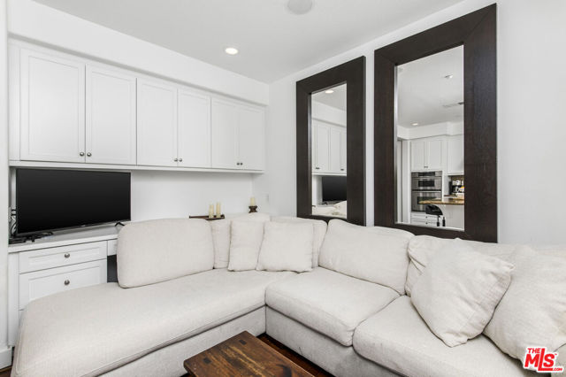 6021 Dawn, Playa Vista CA: https://media.crmls.org/mediaz/13b14a8a-65f0-4906-89b1-6a93d2b67363.jpg