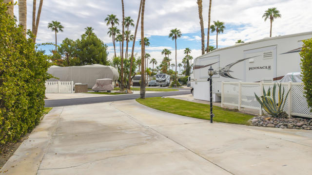 69411 Ramon Road, Cathedral City CA: https://media.crmls.org/mediaz/13b20c98-c666-455d-b8e5-61f91ea5d93d.jpg