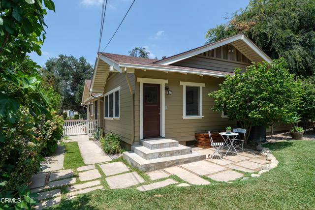 1036 N Chester Avenue, Pasadena CA: https://media.crmls.org/mediaz/13b24a52-d062-4869-8803-22d2651415a3.jpg
