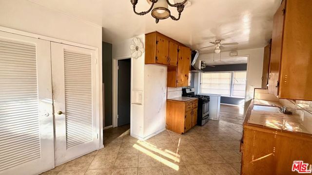 1425 W Marcella Court, Ontario CA: https://media.crmls.org/mediaz/13b27f47-65b3-477f-b3f0-007f434083e1.jpg