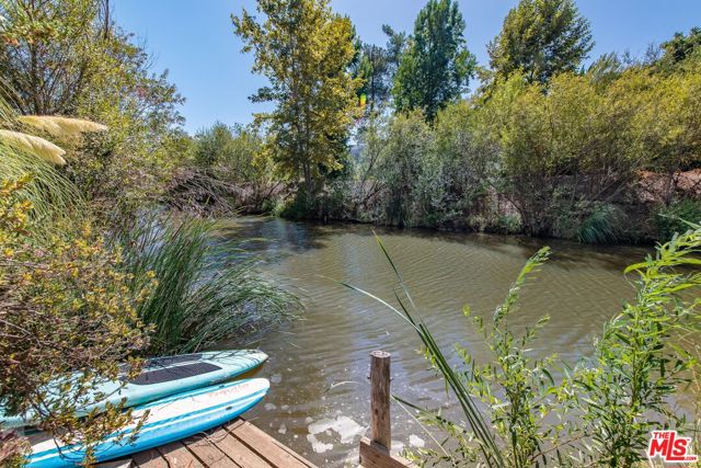 2344 Laguna Circle Drive, Agoura CA: https://media.crmls.org/mediaz/13b2bce5-3637-4e5c-9397-acb052c326d1.jpg