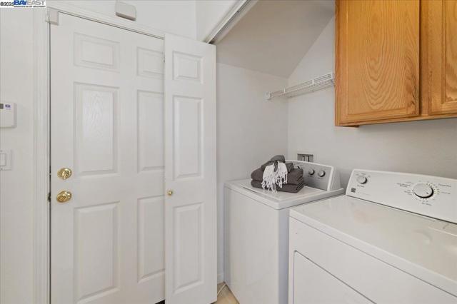3989 Strafford Ct, Dublin CA: https://media.crmls.org/mediaz/13b2be1d-ea99-43cf-8c50-b2f3933c622c.jpg