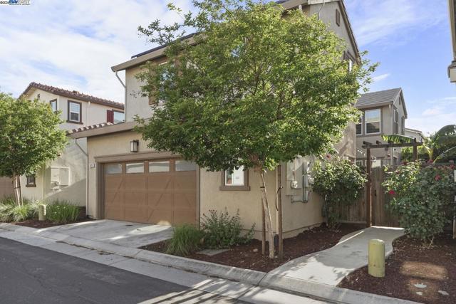 1025 S Fowler Ln, Mountain House CA: https://media.crmls.org/mediaz/13b2db05-5928-462e-81f7-59aa8f9c630a.jpg