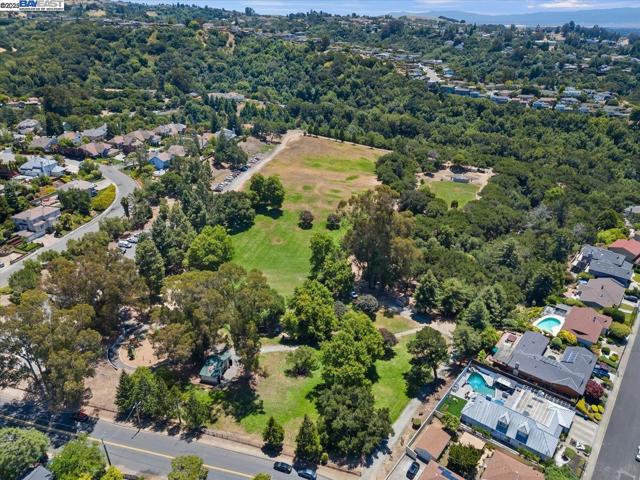 3457 Hackamore Dr, Hayward CA: https://media.crmls.org/mediaz/13b2f869-8e6b-4417-b360-cfc848ac9cd9.jpg
