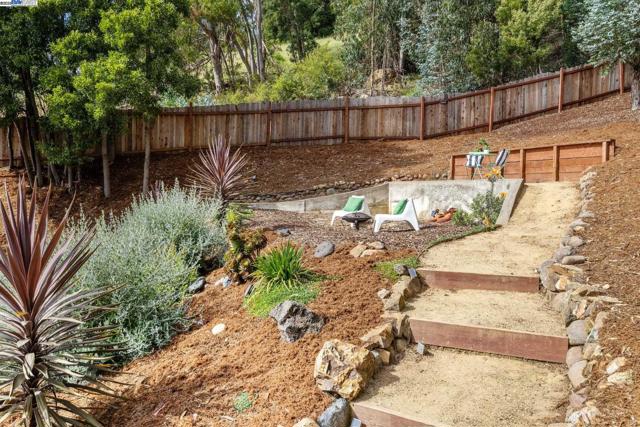 441 FOX HILLS COURT, Oakland CA: https://media.crmls.org/mediaz/13b31c40-0072-4a00-8dba-7a5b3639a86e.jpg