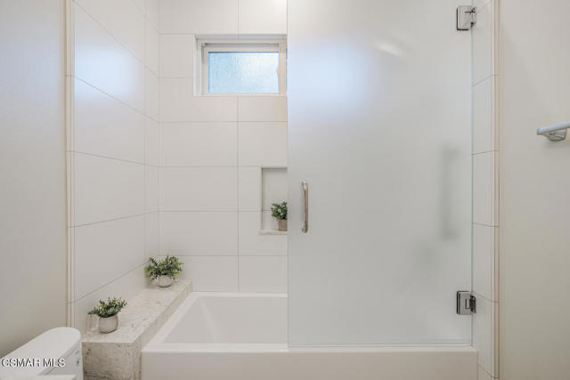 Image 28 of 53 For 591 Chippendale Avenue